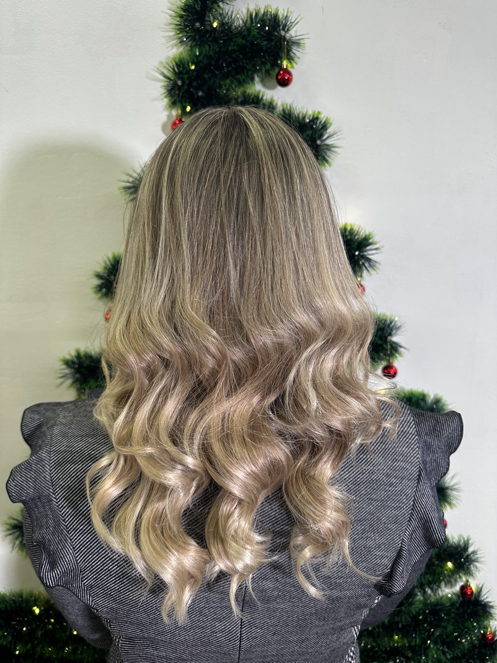 Styling curato per un'occasione speciale da Leo Art Hair